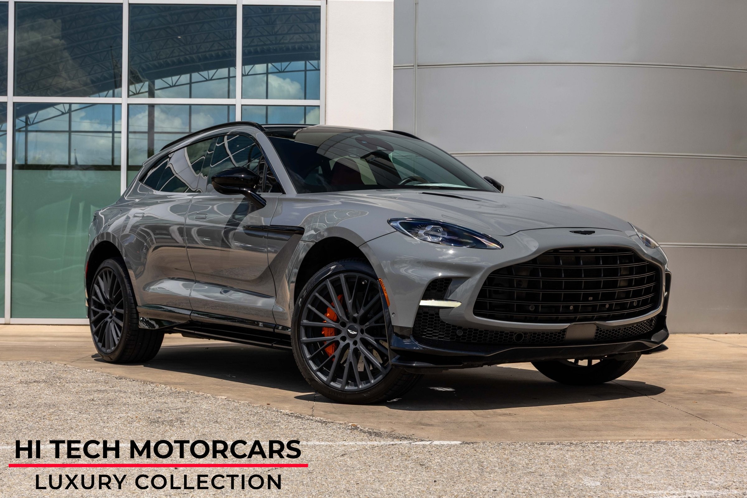 /2023 Aston-Martin DBX