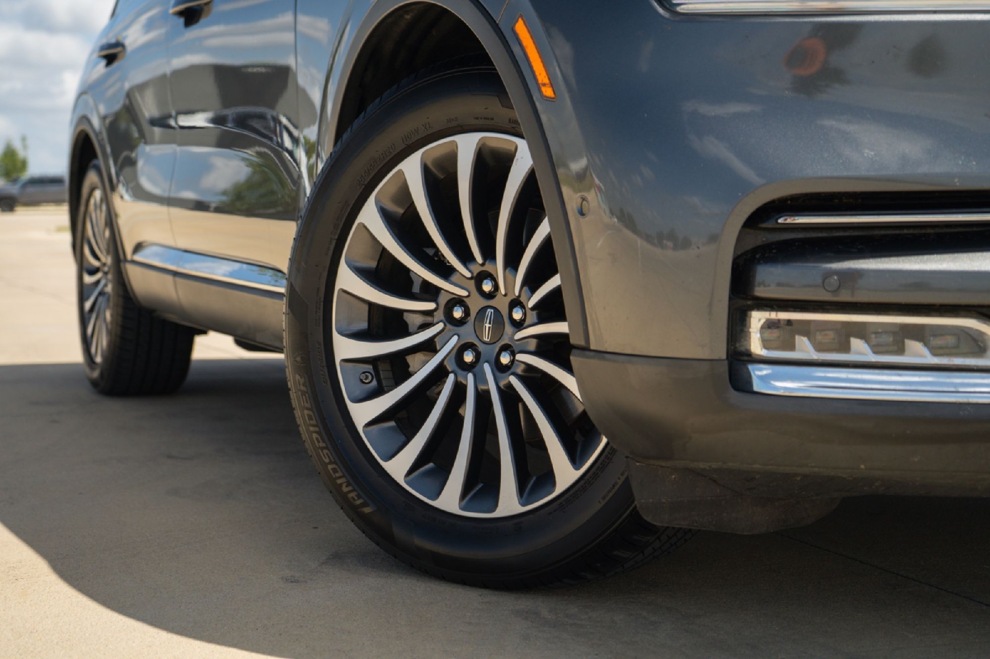 View vehicle photo 2