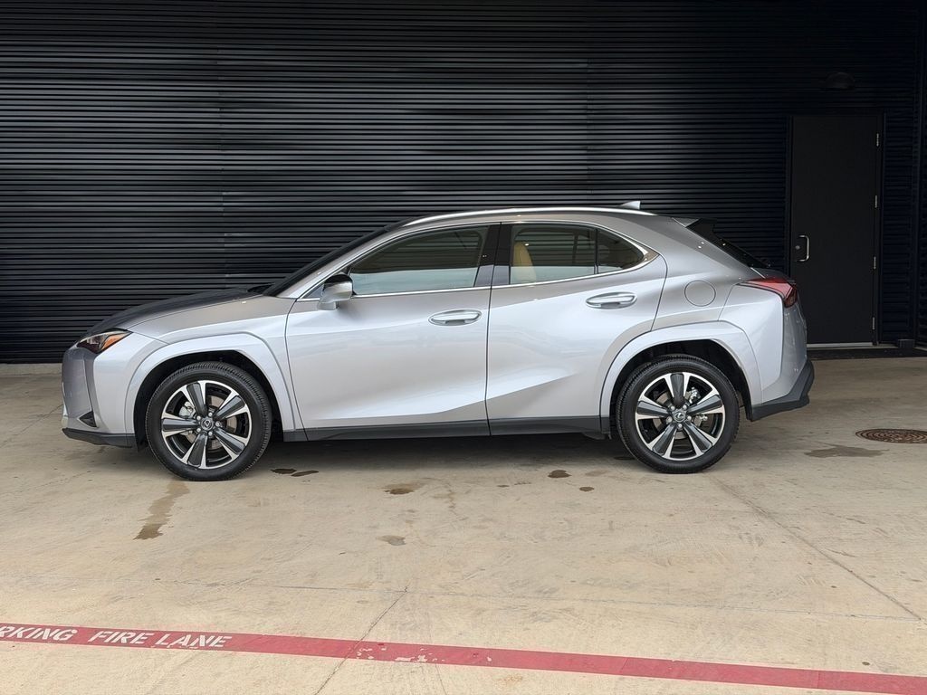View vehicle photo 2